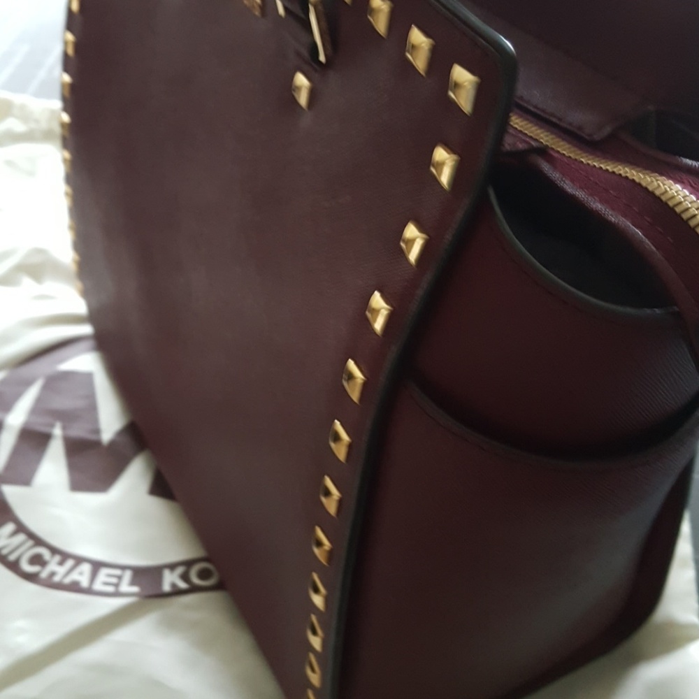 Handbag - Picture 2 of 3